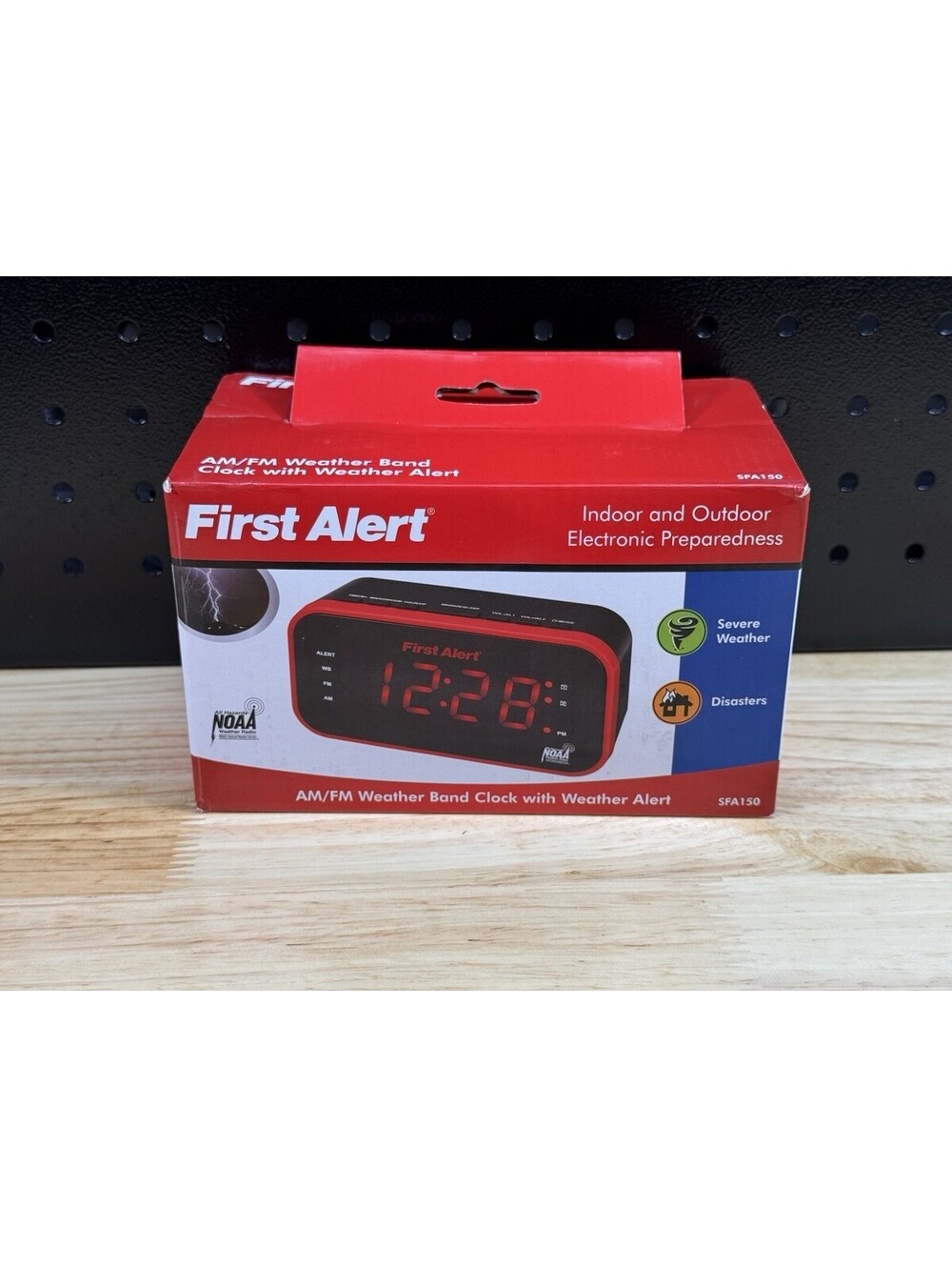 *RARE* First Alert SFA150 Indoor/Outdoor AM/FM Band Clock Radio Weather Alert